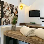 Seven Maze Charming House Bed & Breakfast Bari