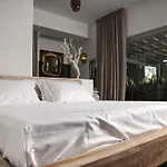 Seven Maze Charming House Bed & Breakfast 3*