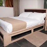 Seven Maze Charming House Bed & Breakfast