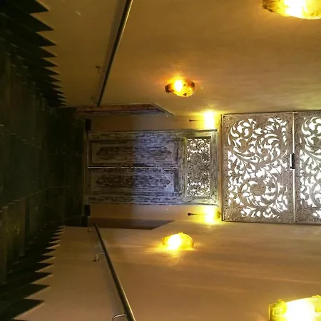 לינה וארוחת בוקר Seven Maze Charming House בארי