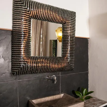 Seven Maze Charming House 3* Барі