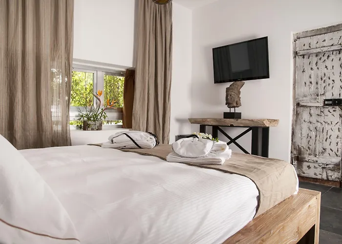 Seven Maze Charming House Bed & Breakfast