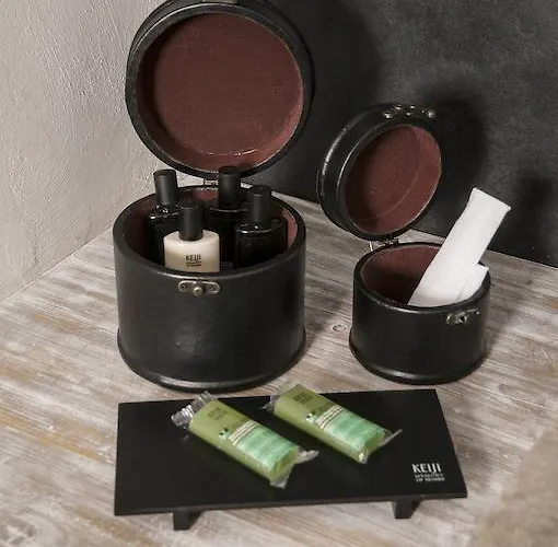 Seven Maze Charming House Bed & Breakfast