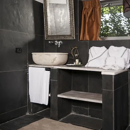 Seven Maze Charming House Bed & Breakfast