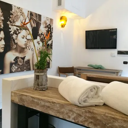 Seven Maze Charming House B&B 바리