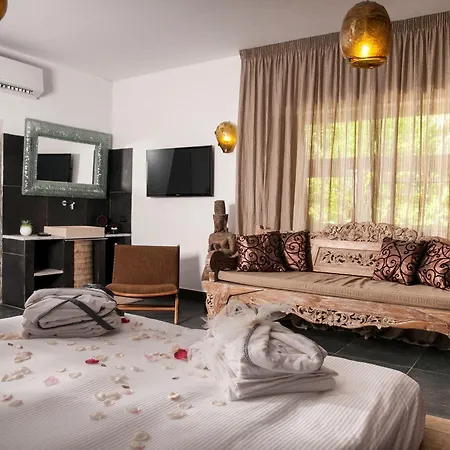 Seven Maze Charming House Bed & Breakfast 3*