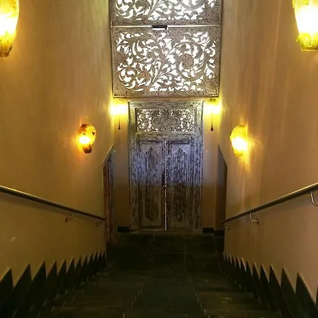 Seven Maze Charming House 2*