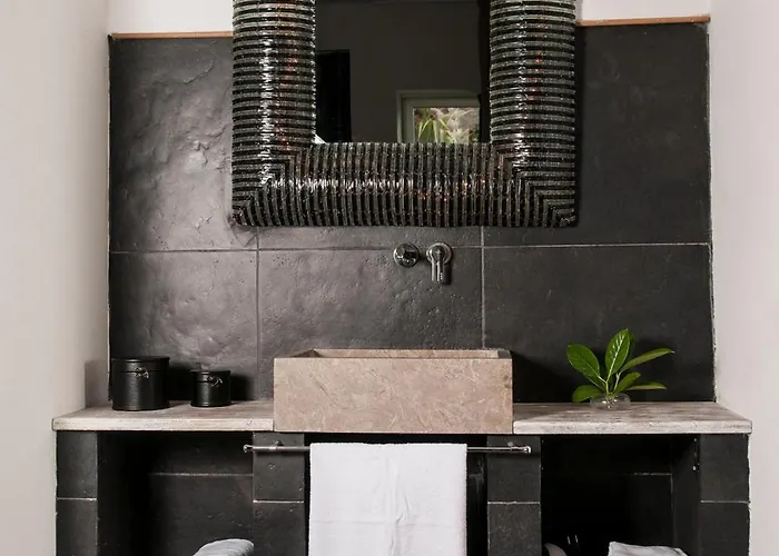 Seven Maze Charming House