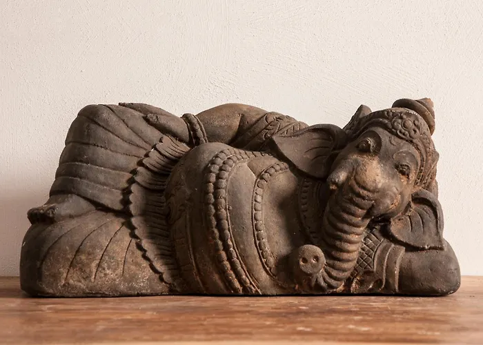 Seven Maze Charming House 3* باري